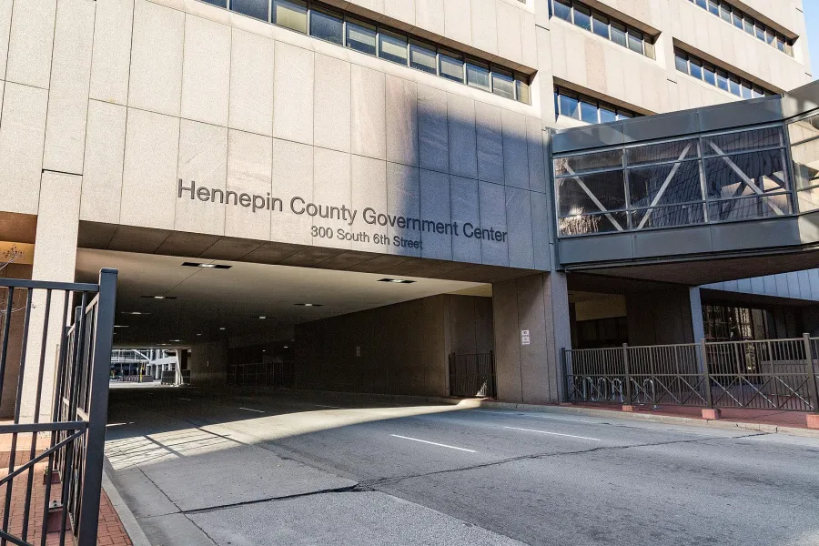 1599px-hennepin_county_government_center_minneapolis_23358338505.jpg